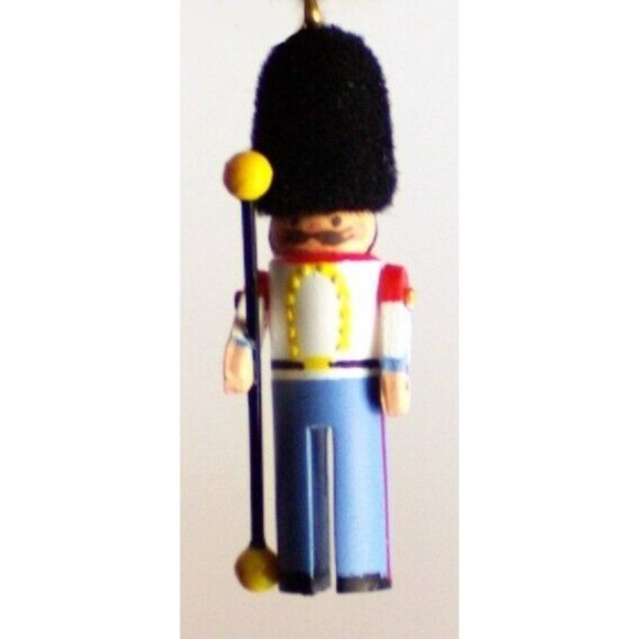 VTG 1995 Hallmark Keepsake Ornament Miniature Clothespin Soldier Collector Serie - Picture 6 of 16